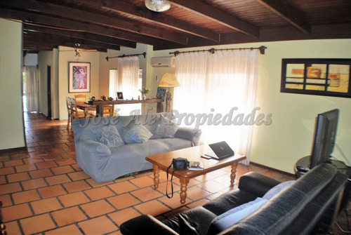 Imagen 2 de 14 de En Venta Casa De Dos Dormitorios Colonia Del Sacramento
