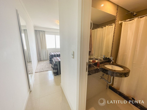 Imagen 16 de 23 de Apartamento En Casino Tower, 2 Dormitorios Y Medio - Punta Del Este Mansa