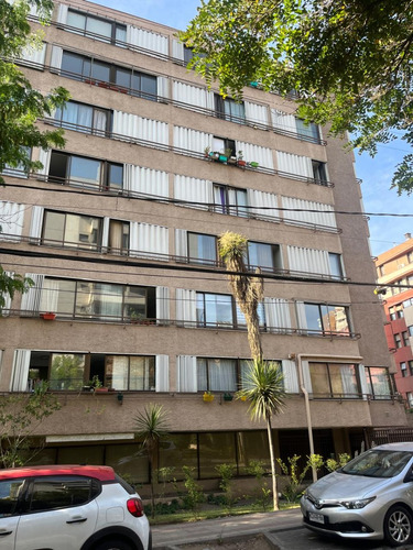 Amplio Espacio, Barrio Tranquilo, Con Estacionamiento Y Bode