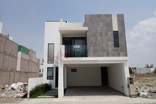 Casa De Cuatro Habitaciones Con Baño Completo C/u. Roofgard