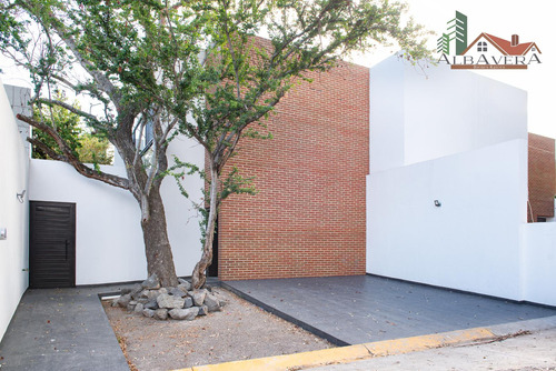 Casa En  Lomas De Cuernavaca