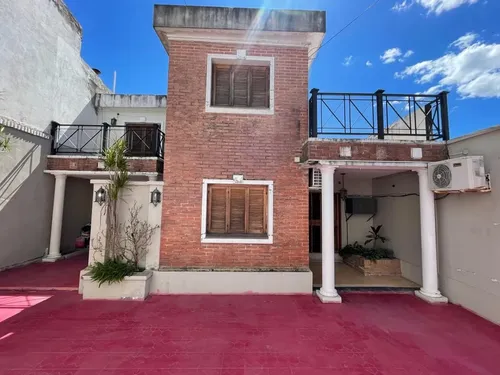 Casa En Venta - Barrio Centro - 5 Dormitorios - foto 1
