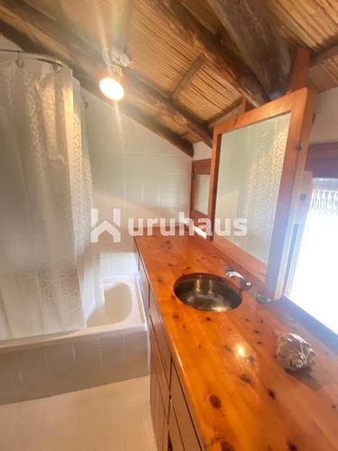 Chalet Sobre El Arroyo De La Barra