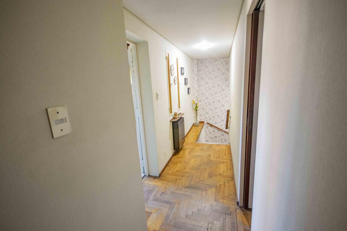 Casa De 4 Ambientes En Venta, En Martínez.
