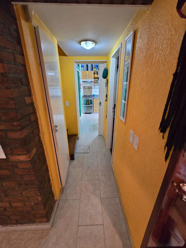 Casa Tipo Chalet De 6 Ambientes Con Jardin, Pileta Y Cochera En Venta. Olivos