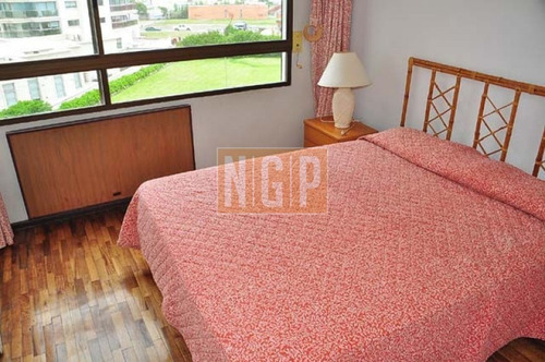 Apartamento En Brava, 2 Dormitorios - Ref: 1713