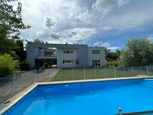 Soberbia Casa En 4000m2 De Parque +piscina En Fincas Chacras