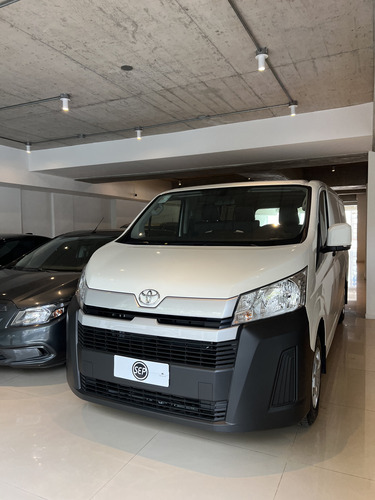 Toyota Hiace 2.8 Tdi Furgón 6at L1h1 3a 4p