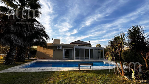 Casa De 4 Ambientes En Alquiler Anual En Canning | Barrio Malibu