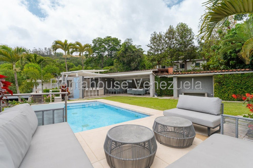 Se Ofrece En Venta Espectacular Y Hermosa Casa Quinta Ubicada En Los Geranios En El Hatillo