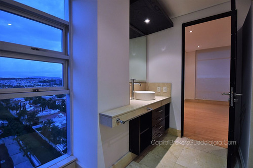 Departamento De Lujo En Venta En Torre Zsense Andares