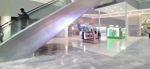 Arriendo-venta Local Con Excelente Ubicación En Gran Centro Comercial Valor De Venta : $600,000,000 Cod. 59189