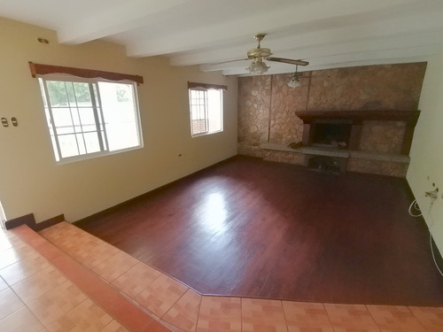 Vendo Belleza De Casa, Sector Preferencial, Amplio Jardin