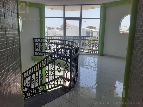 Edificio En Venta En Esquina Con Salones Para Eventos Diversos Y Oficinas Todo Climatizado