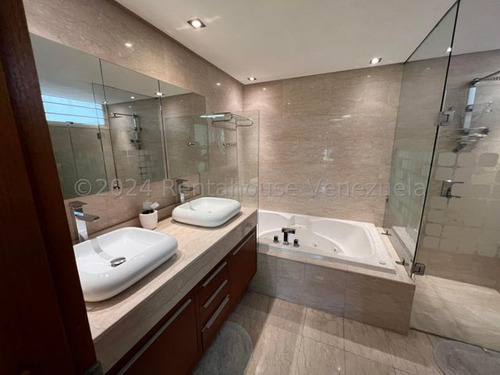Espectacular Duplex De Tres Pisos En Los Palos Grandes! 24-27077
