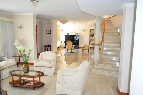 Casa En Mansa, 5 Dormitorios Abierto A Negocios, Toma Terreno O Apartamentos .puede Financiar 40% Con Interes