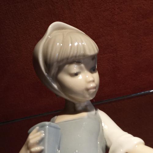 Figura De Porcelana Nao Por Lladro Antigua Estatuilla Niña Celeste Blanco Y Marron (Usado)