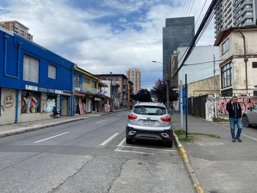 Amplia Propiedad Comercial, A Cuadras Mall Del Centro.