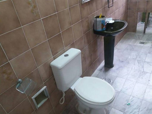 Imagem 15 de 30 de Casa Enorme Em Otimo Estado Bom Para Morar Com Sua Familia Casa Bem Espaçosa Proximo Tambem De Mercados Farmacias Praia Do Itarare Em Uma Das Melhores Ruas De São Vicente Tambem Fica Proximo Do Batal