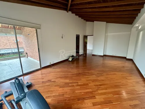 Casa En Arriendo En Loma Benedictinos. Cod A776027