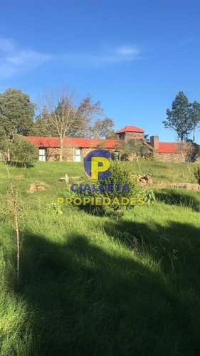 47 Hectáreas Con Casa De Piedra Y Hermoso Parque