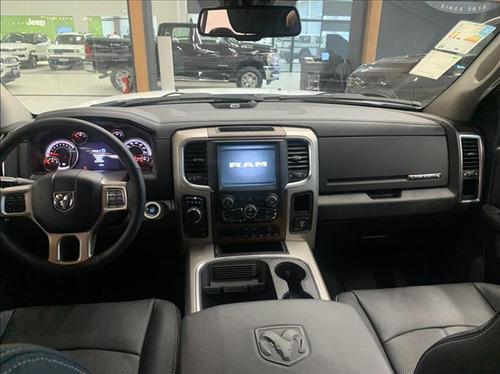 RAM Classic 5.7 v8 Laramie Night Edition cd 4x4