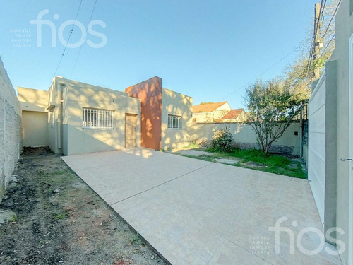 Imagen 4 de 29 de Venta Casa De Dos Dormitorios Con Jardín Y Parque A Estrenar En Fisherton Retasada