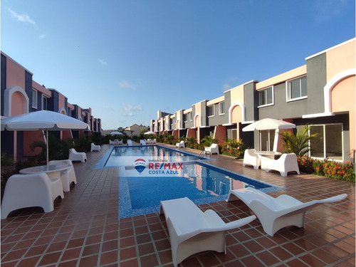 En Venta Hermoso Townhouse En Obra Blanca, En El Conjunto Exclusivo Villa Santo, Lo Mas Reciente De La Zona.