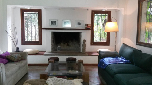 Casa En Venta, Villa Belgrano Calle Viracocha Al 6000