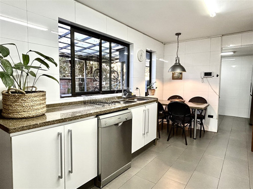 Casa En Venta De 5 Dorm. En Lo Barnechea