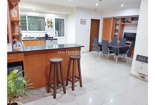 Casa En Venta En Luis Guillon 4 Ambientes