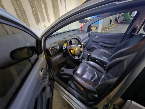 Volkswagen Suran 1.6 I Highline 90e Cuero