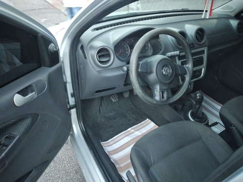 Imagem 3 de 6 de Volkswagen Voyage 1.6 Completo Flex