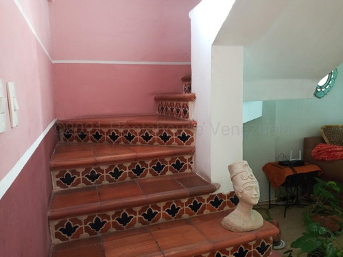 Imagen 11 de 30 de Townhouse En Venta Amplio Comodo Con Patio Interno Ubicado En Zona De Gran Revalorización Y Espacios Para El Esparcimiento Familiar Tazajal Naguanagua