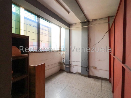 Julian Galindez Vende Productivo Local Con Cava Cuarto Y Ascensor De Carga En Avenida Venezuela Barquisimeto # 25-7776