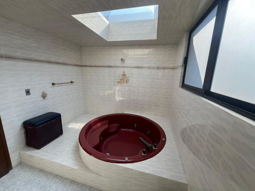Casa 608m2 / 3r / 4.5b / 6a / Jardin 370m2