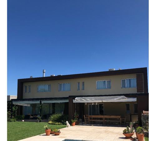 Remanso | 5 Dorm | 6 Baños | Lote 1150m2 | 360m2 | Financio