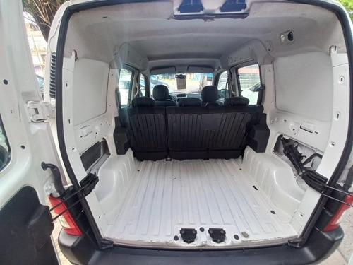 Imagen 13 de 15 de Citroën Berlingo 2017 1.6 Hdi 92 Bussines Mixto