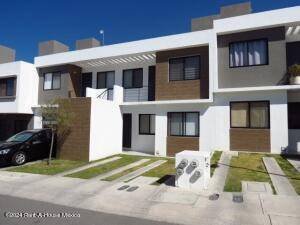 Departamento Segunda Mano En Planta Baja, 2 Recamaras - Zakia. Venta