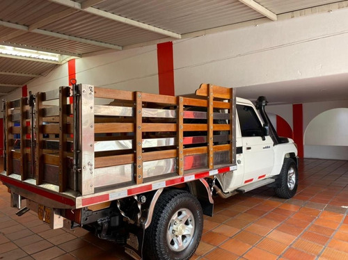 Toyota Land Cruiser 4x4 Turbo Diesel