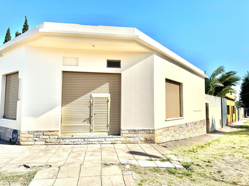 Casa Venta Merlo Local Sotano Cochera Patio