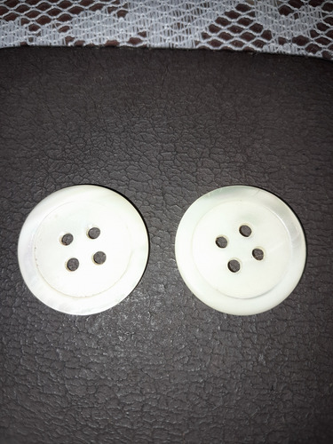 Lote De 2 Botones Grandes Blancos De Nacar Crema Redondo (Usado)