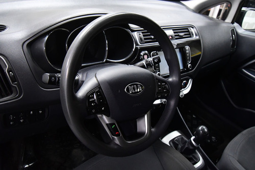 Imagen 13 de 15 de Kia Rio 2017 1.6 Sedan Ex Mt