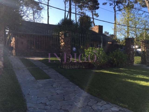 Casa En Venta Avenida Roosevelt, Punta Del Este 4 Dormitorios .- Ref: 12