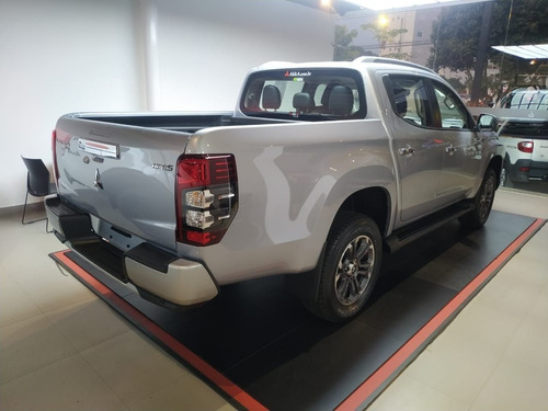Imagem 4 de 12 de Mitsubishi L200 Triton Sport Hpe S 4wd 2.4