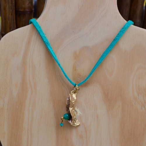 Imagen 4 de 5 de Collar Hoja De Bronce, Piedras Agatas Verdes Y Cuero, Cod1