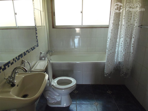 Casa En Venta De 4 Dorm. En Olmué
