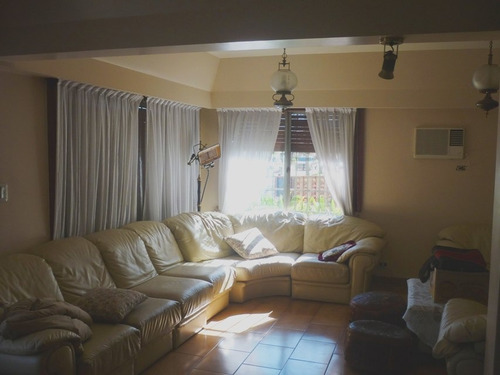 Imagen 3 de 10 de Chalet En Venta En Castelar Norte