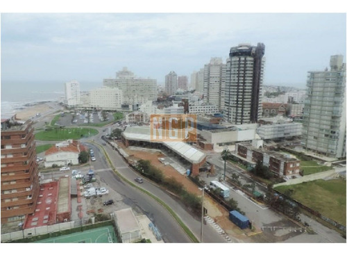 Imagen 3 de 30 de Torre De 5 Estrellas, A Pasos De Av Gorlero, Espectacular Apartamento A Estrenar De Dos Dormitorios En Suite, Baño Social, Living Comedor,cocina