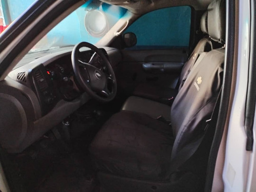 Imagen 9 de 14 de Chevrolet Silverado Ls Cava De Fibra 4x4
